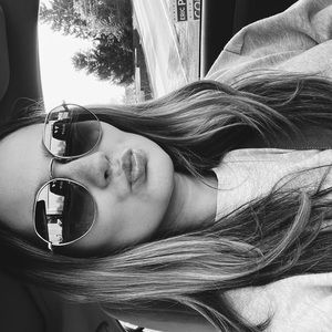 Meet your Posher, Mara